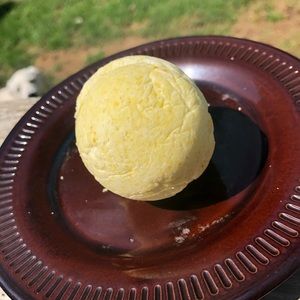 Lemon bath bomb